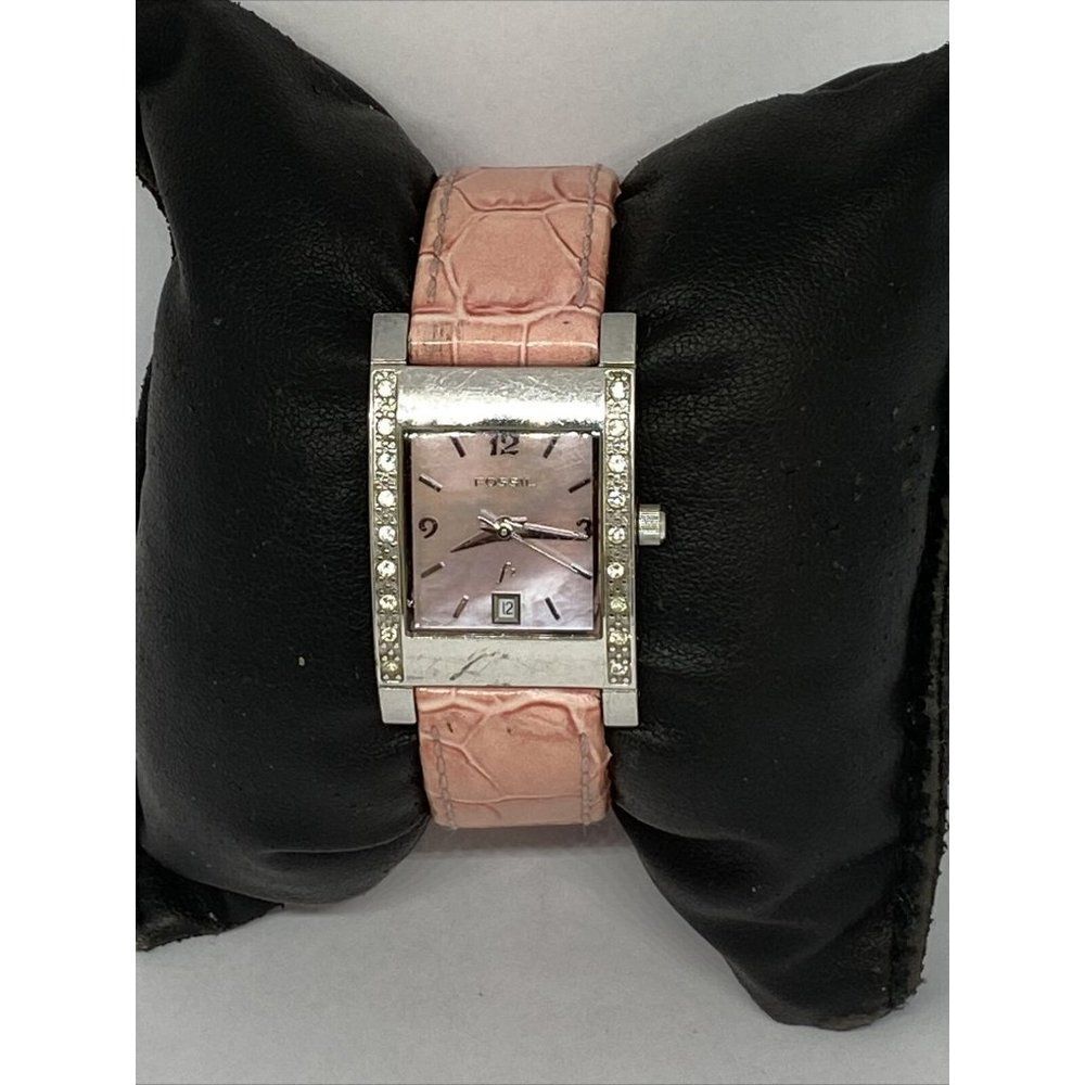 Fossil ES9901 Women's Pink Leather Analog Dial Qua